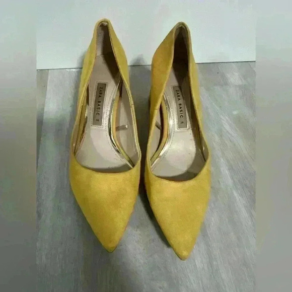 5. Zara Pointed-Toe Suede Block Heel Pumps in Yellow s 36 - Picture 10 of 12